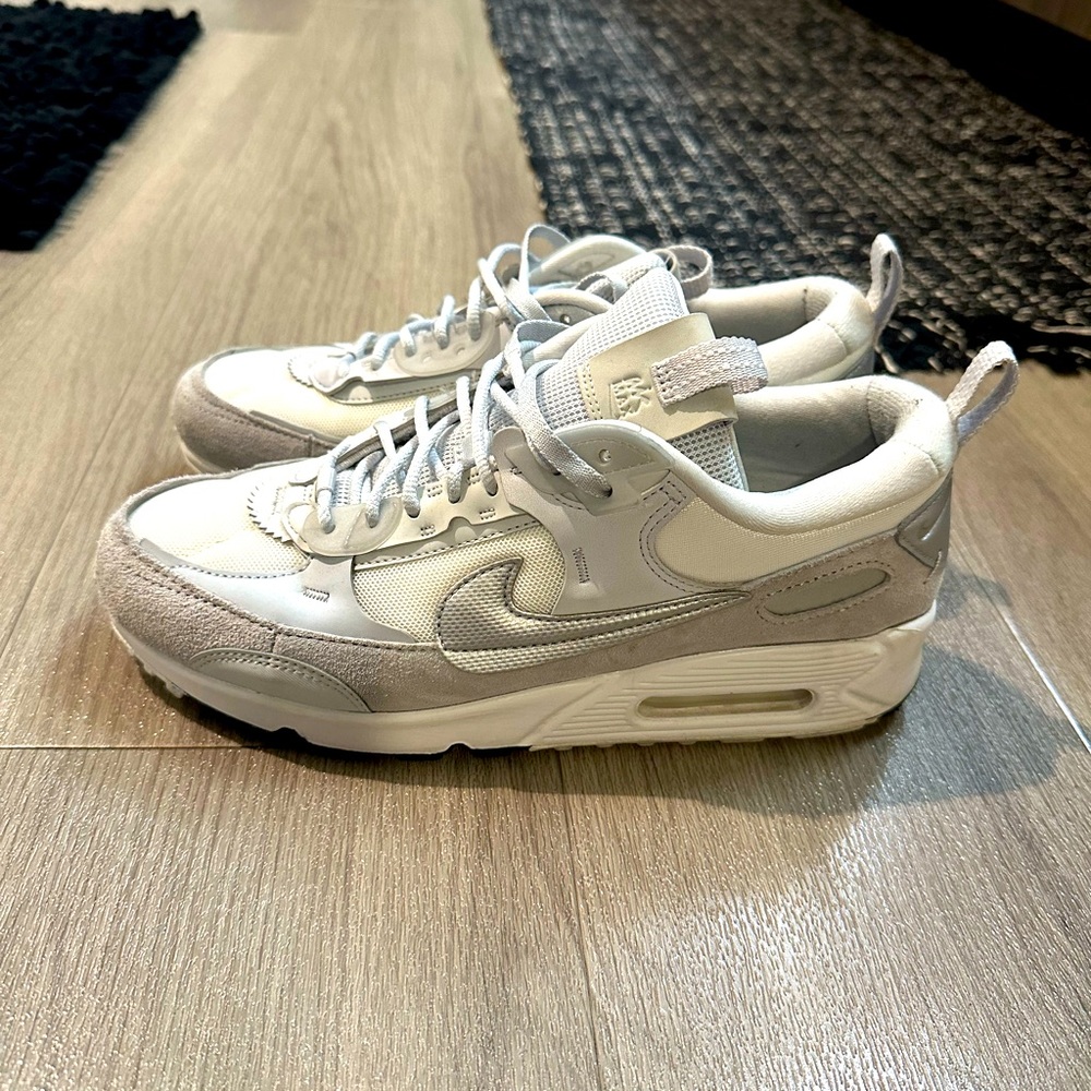 Like New Nike LIMITED EDITION Unisex Airmax Womens Size 9.5